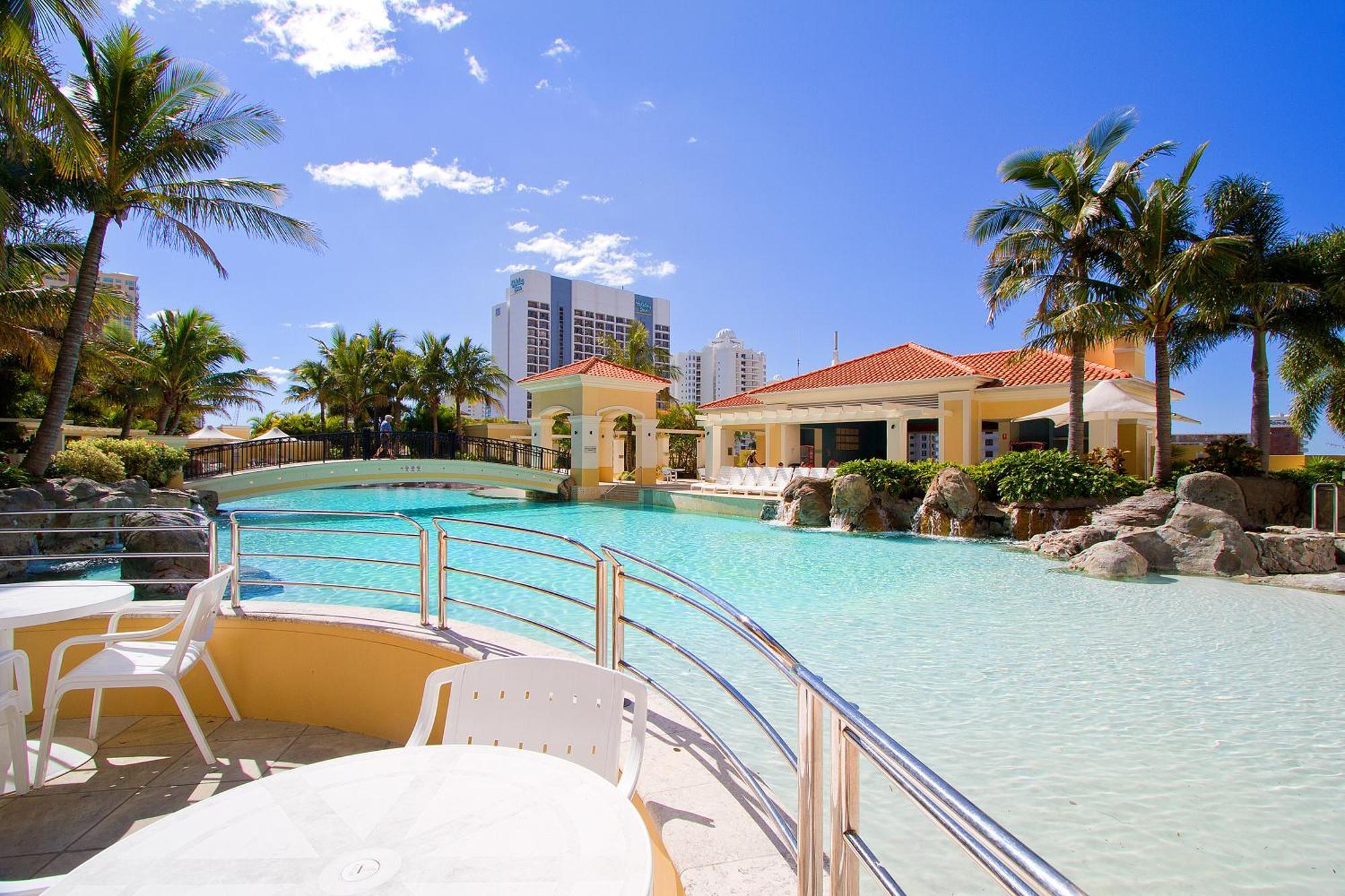 Mantra Towers Of Chevron Aparthotel Surfers Paradise Exterior photo