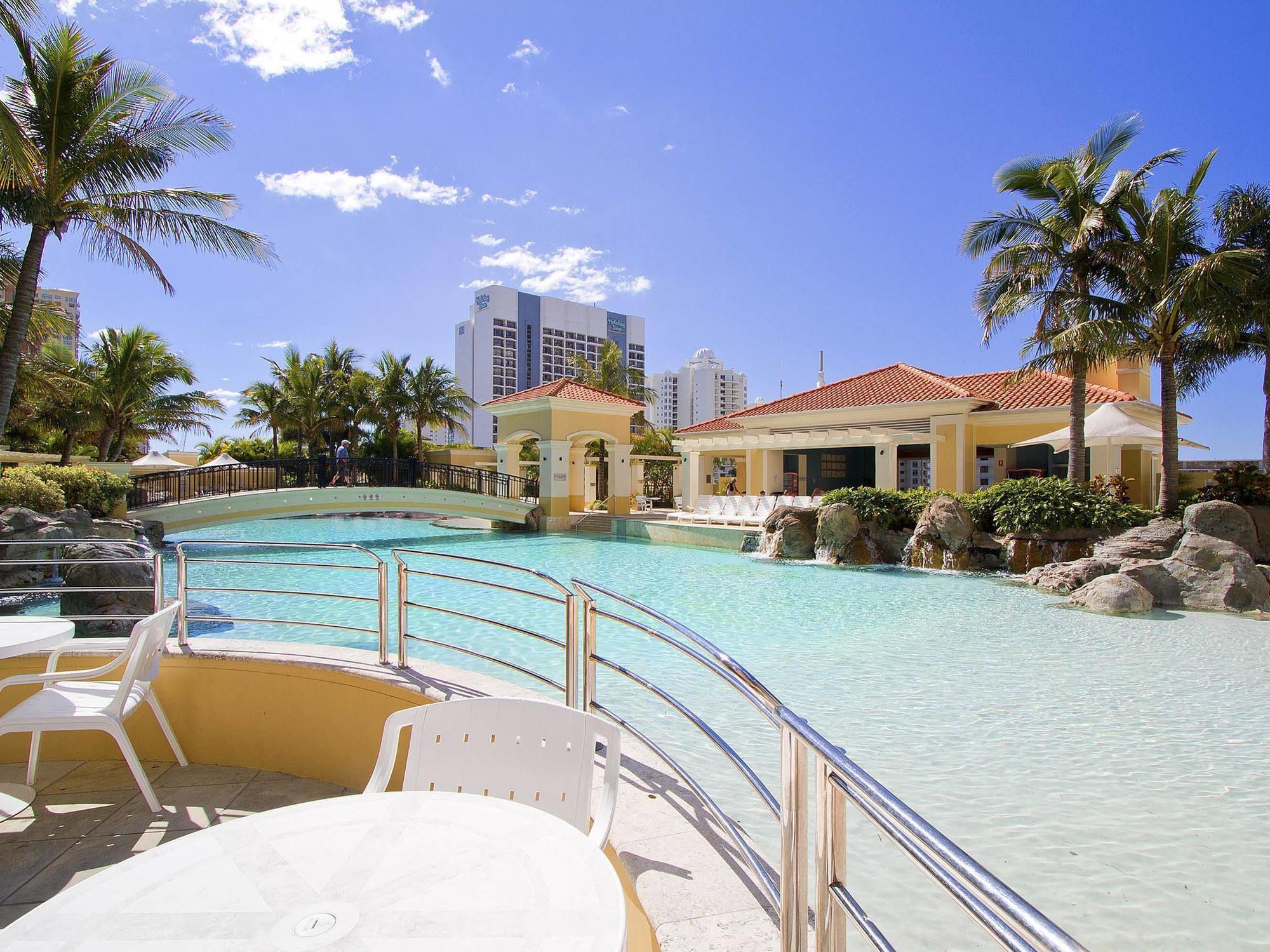 Mantra Towers Of Chevron Aparthotel Surfers Paradise Exterior photo